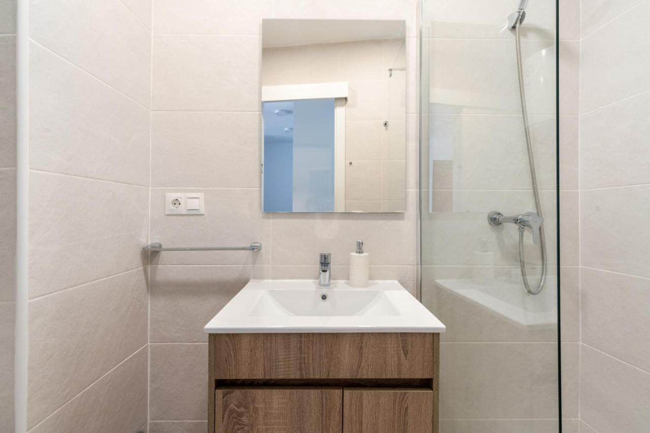 Holi-Rent Pureza Apartment Seville Exterior photo